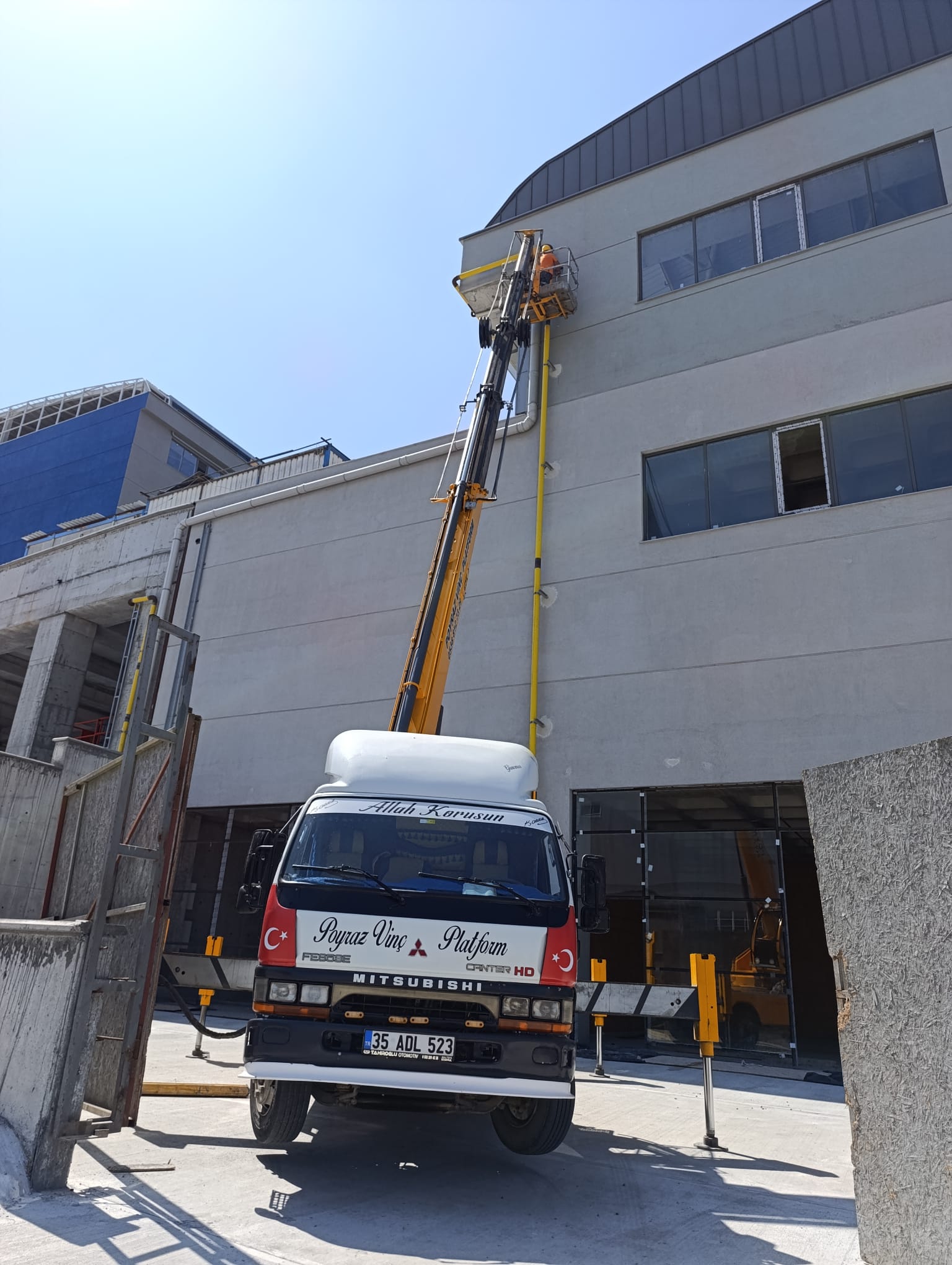 Esenyurt Menlift Personel Yükseltici Kiralama